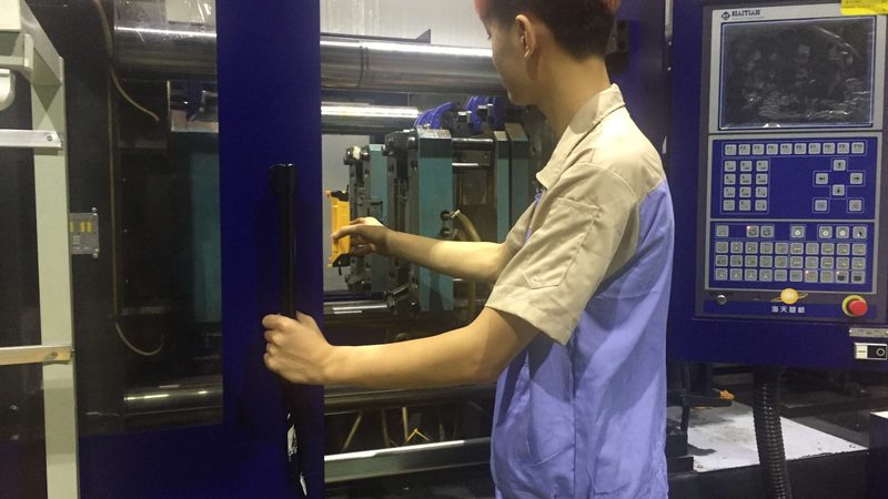 家电模具材质选择：揭秘影响精度的关键要素